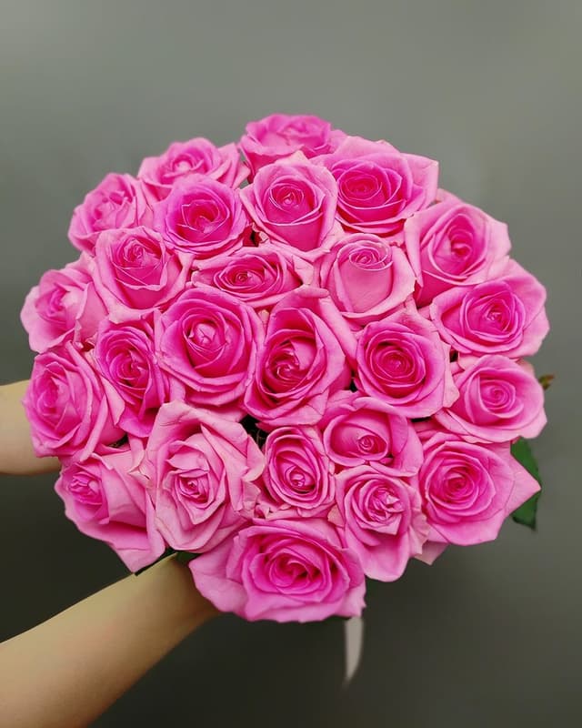 Букет из розовых роз 60 см 25 шт с конфетами Raffaello