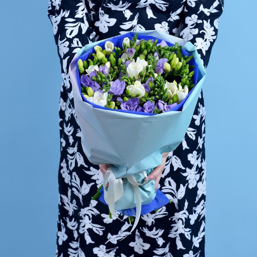 Букет из Фрезии «Лавандовые сны»