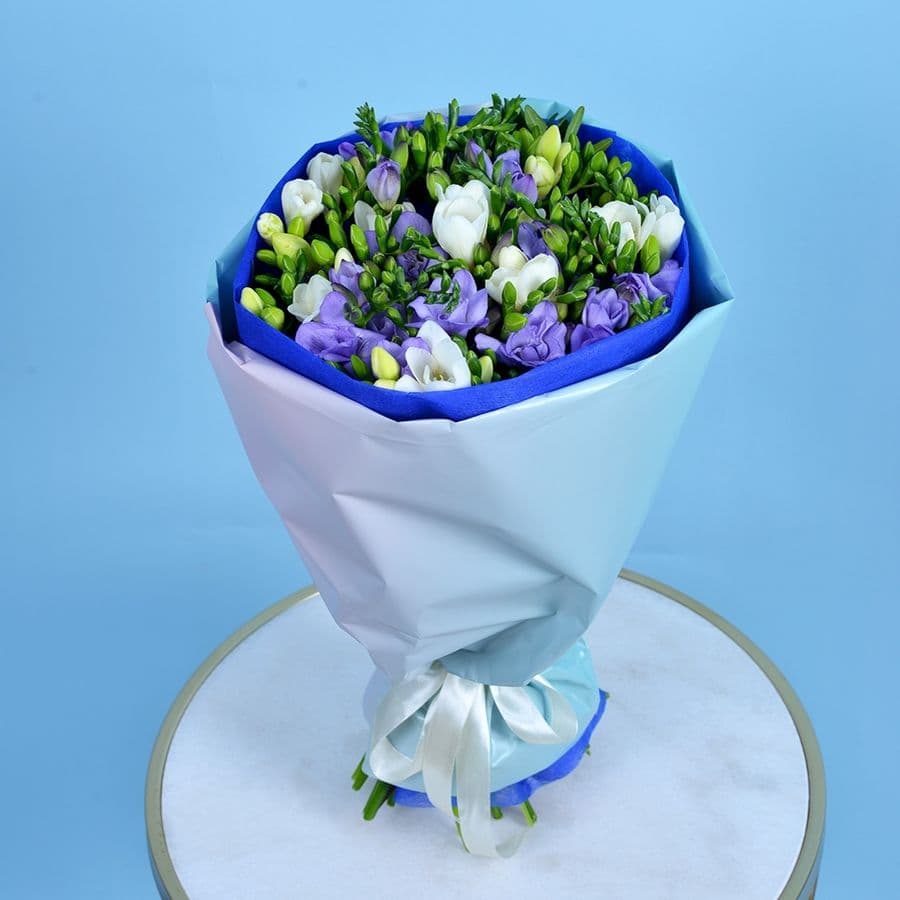 Букет из Фрезии «Лавандовые сны»