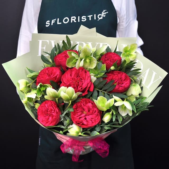 Букет из Рэд Пиано и Хелеборуса «Лаймовый коктейль»