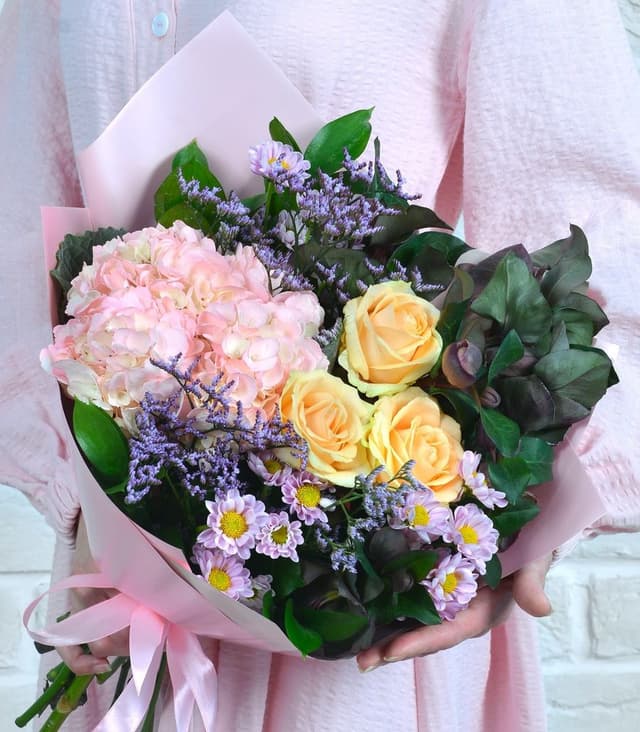 Букет из Гортензии, Лимониума и Роз "Переливы"