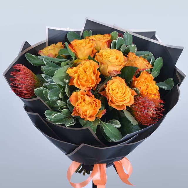 Букет из Леукоспермума и Роз "Позолота Роз"