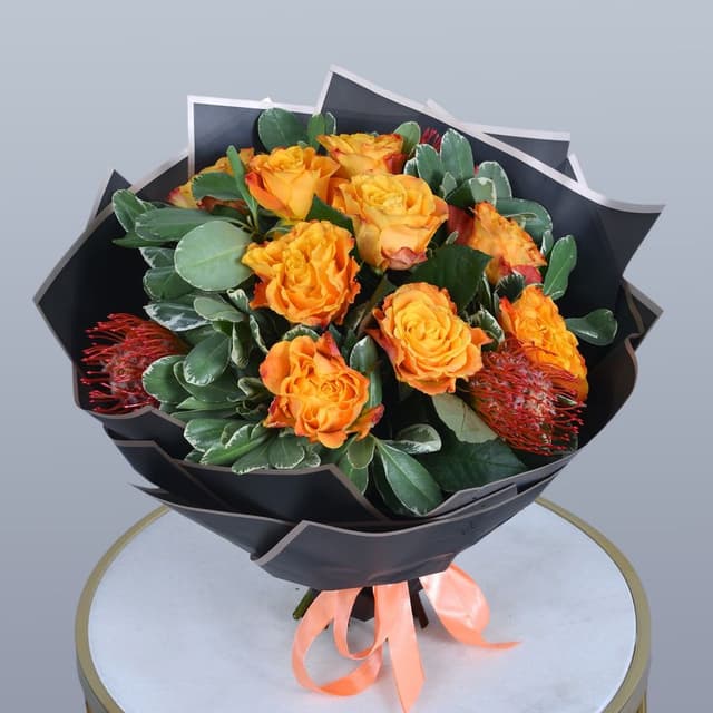 Букет из Леукоспермума и Роз "Позолота Роз"