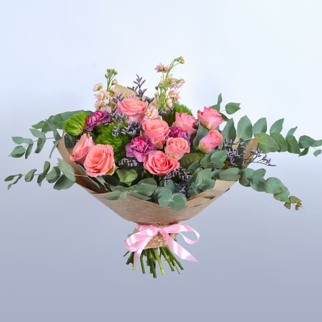 Букет из Роз и Зеленой Гвоздики "Альпина"