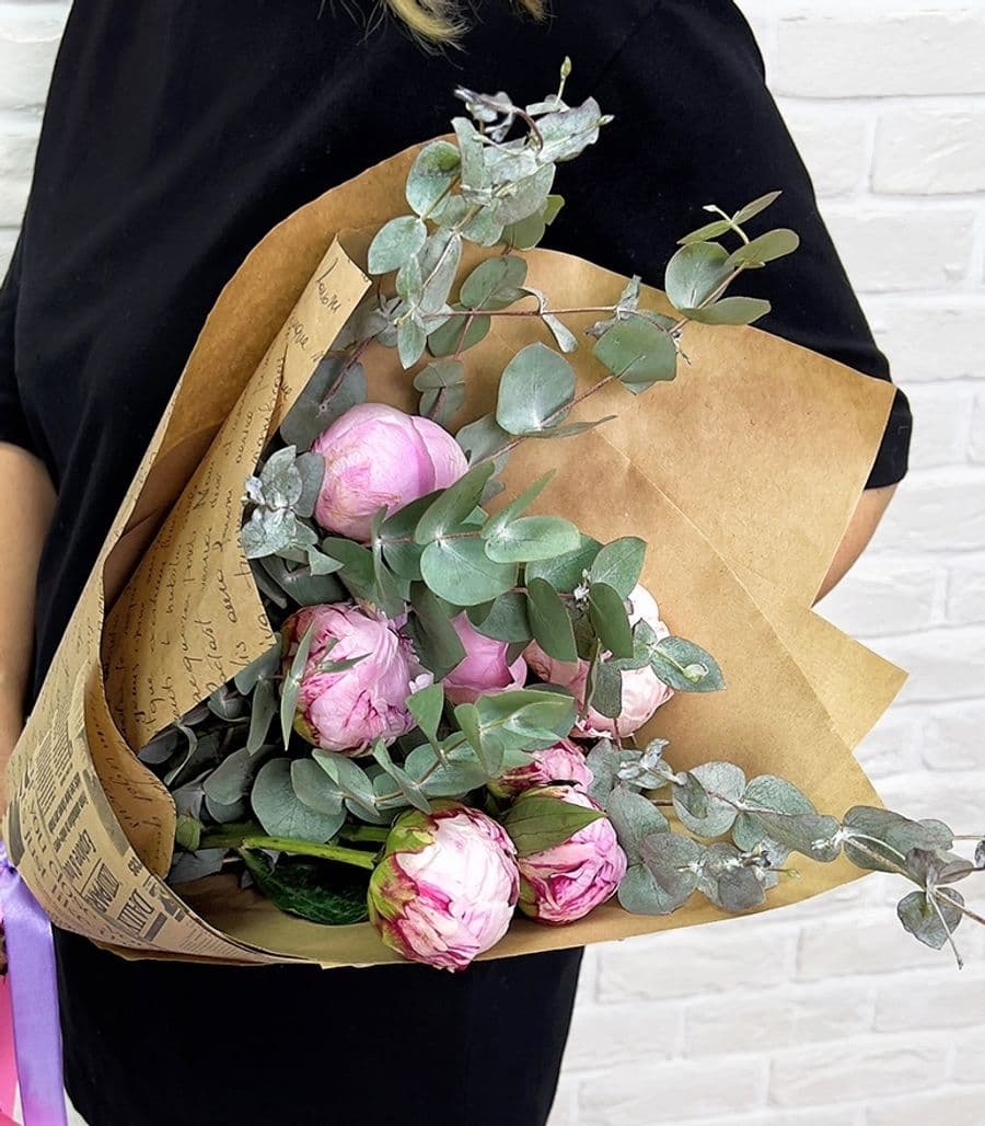 Букет из Пионов с Эвкалиптом «Отголоски» (Стандартный)