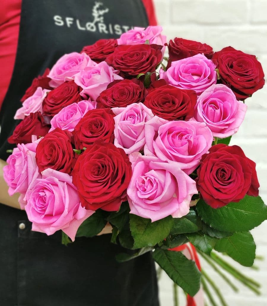 Букет из Роз «Микс красно-розовый» под ленту 60 см
