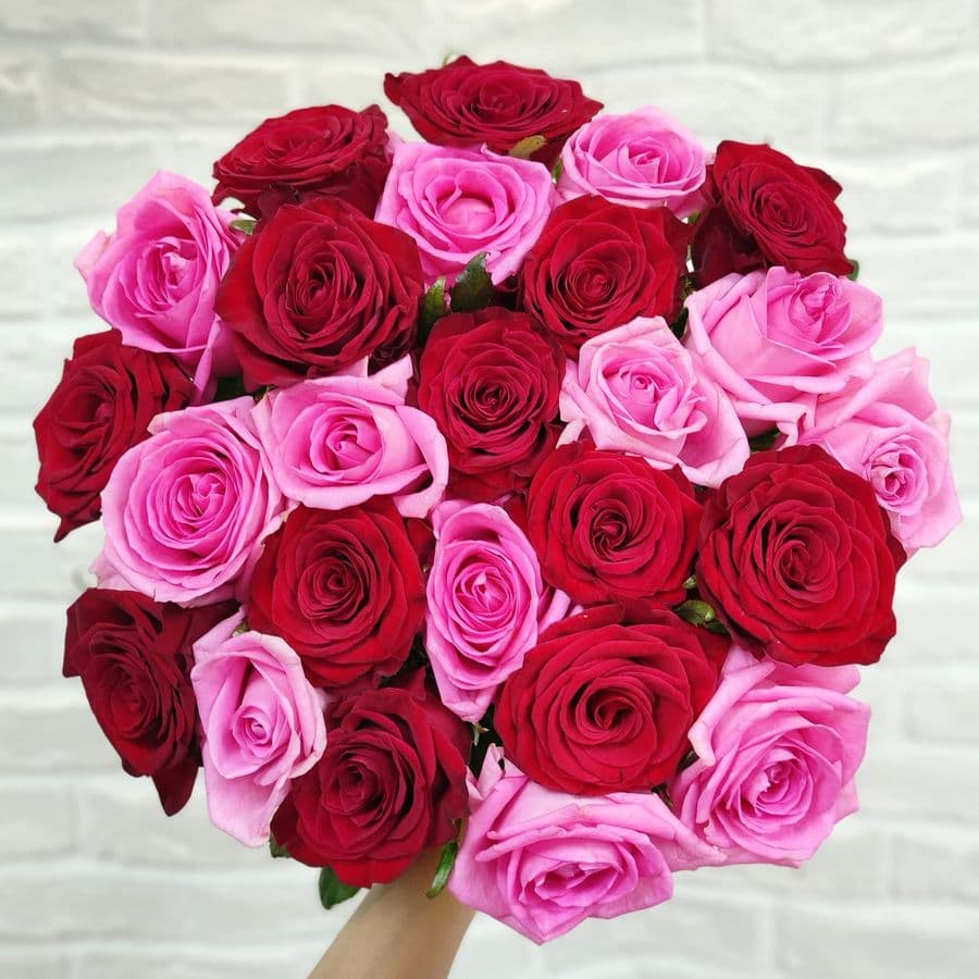 Букет из Роз «Микс красно-розовый» под ленту 60 см