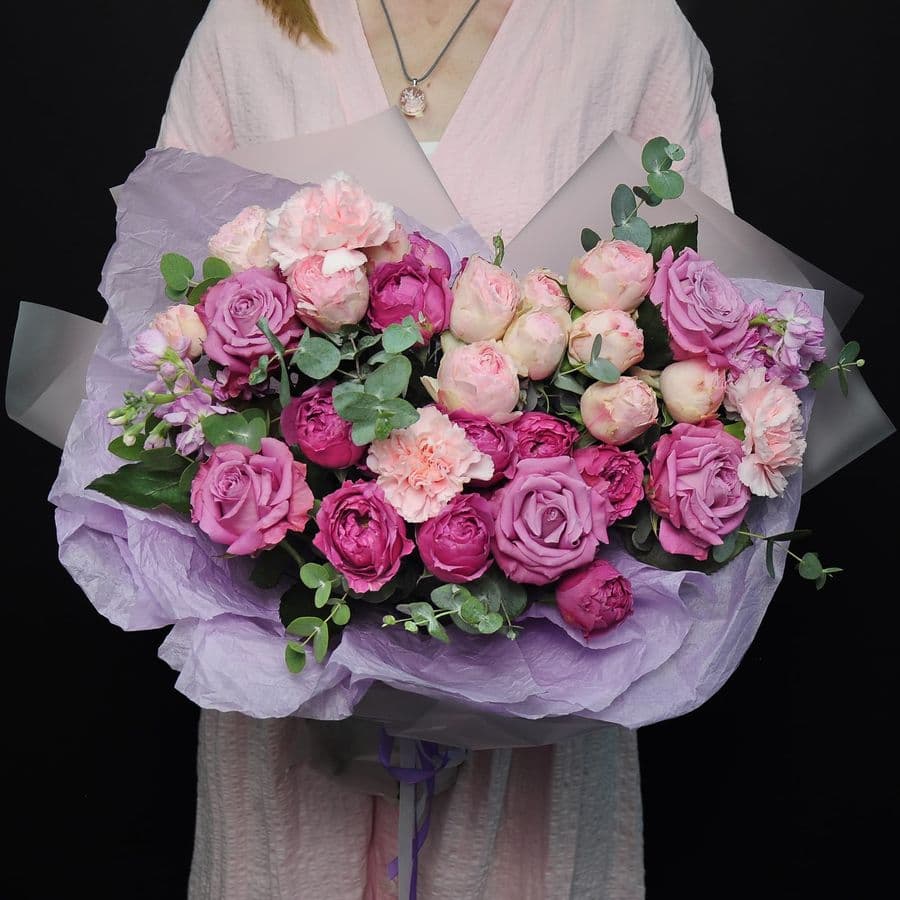 Букет из Роз, Диантуса и Маттиолы «Лавандовая радость»