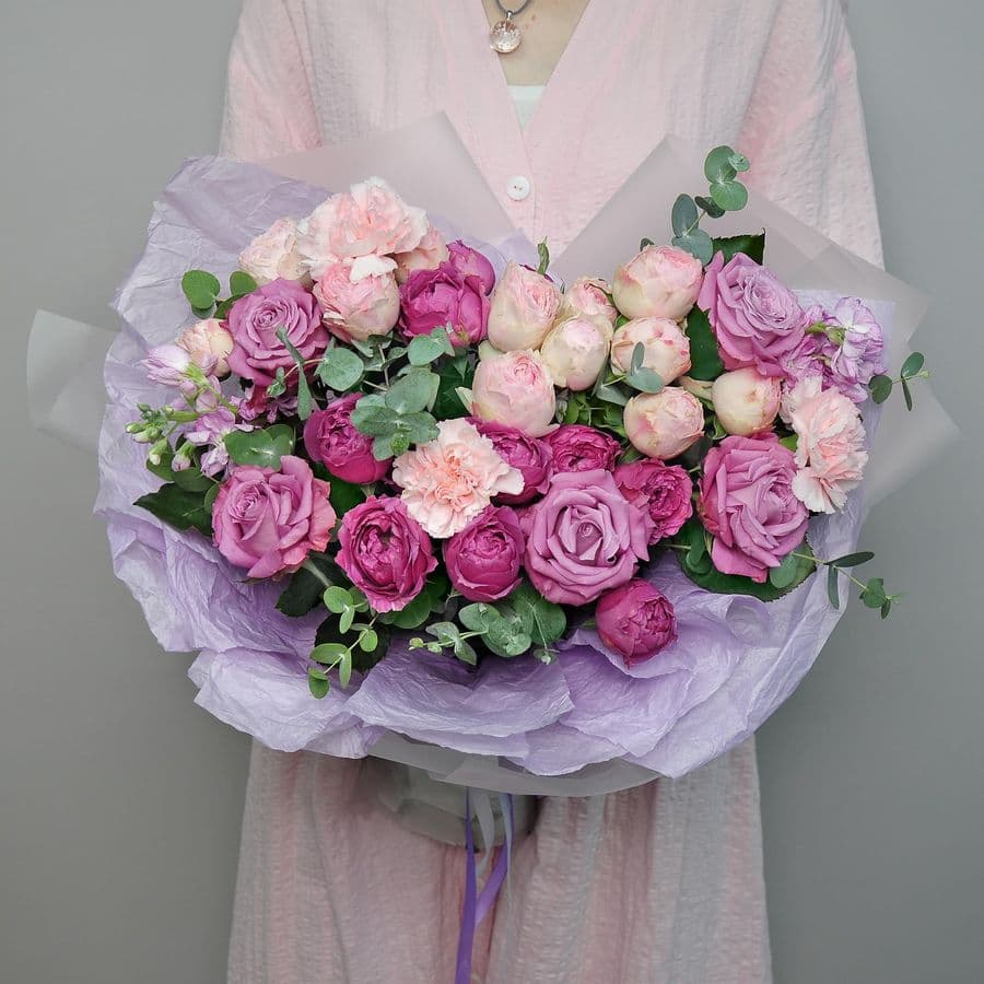 Букет из Роз, Диантуса и Маттиолы «Лавандовая радость»
