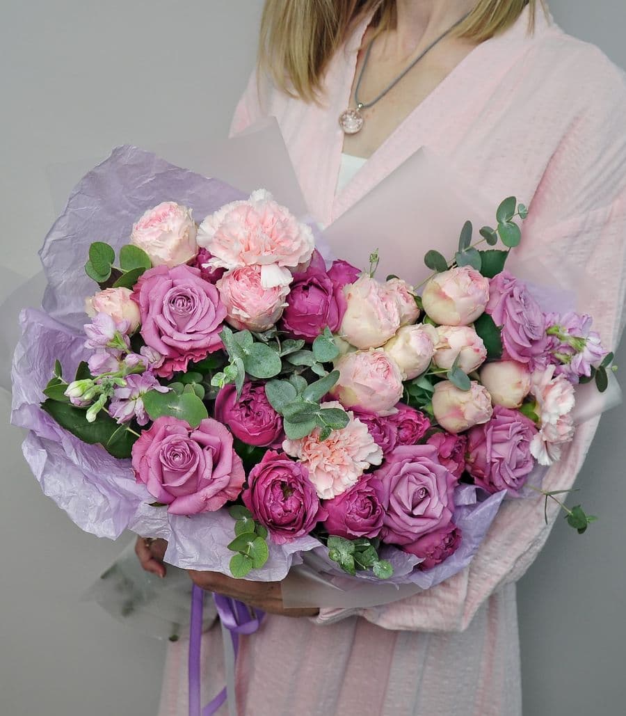 Букет из Роз, Диантуса и Маттиолы «Лавандовая радость»