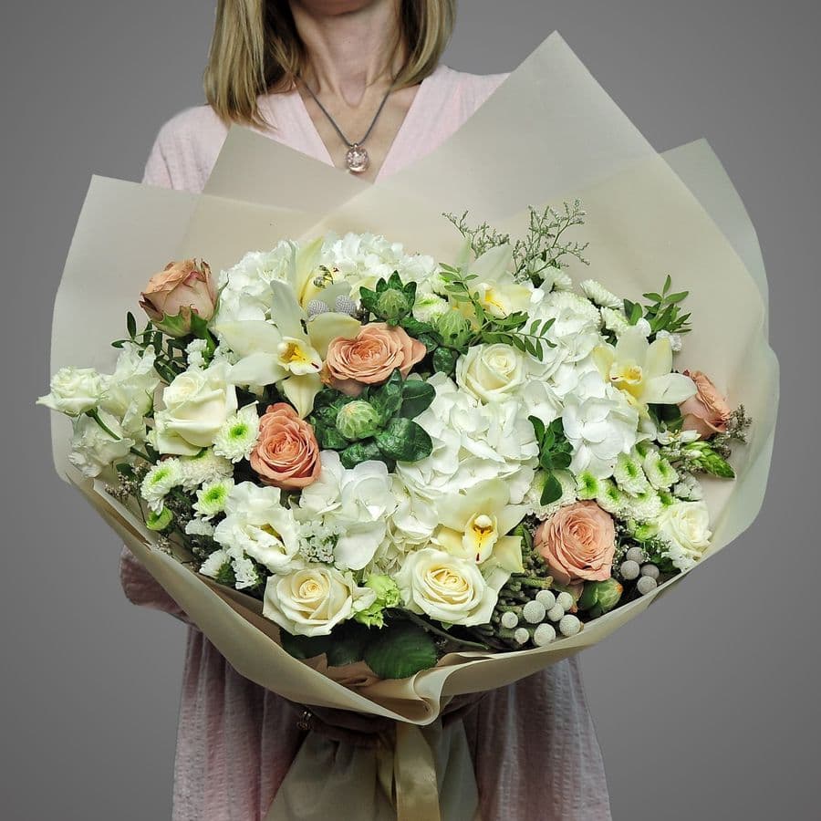 Букет из Гортензий, Роз и Орхидей «Самой лучшей»