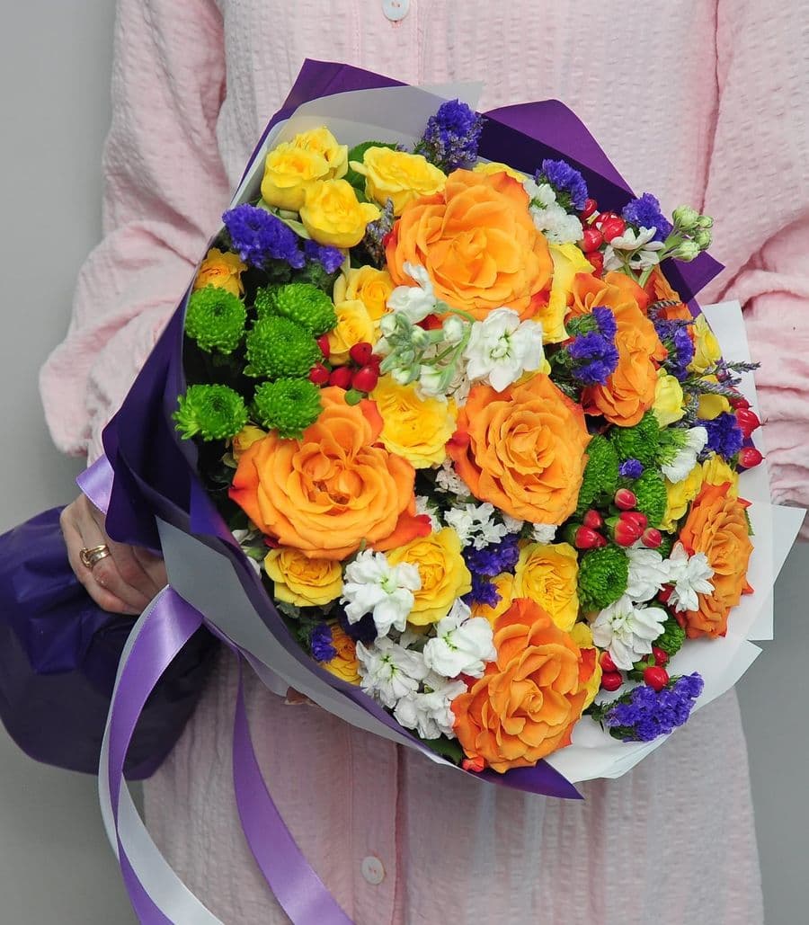 Букет из Роз, Хризантемы Сантини и Маттиолы «Яркий день»