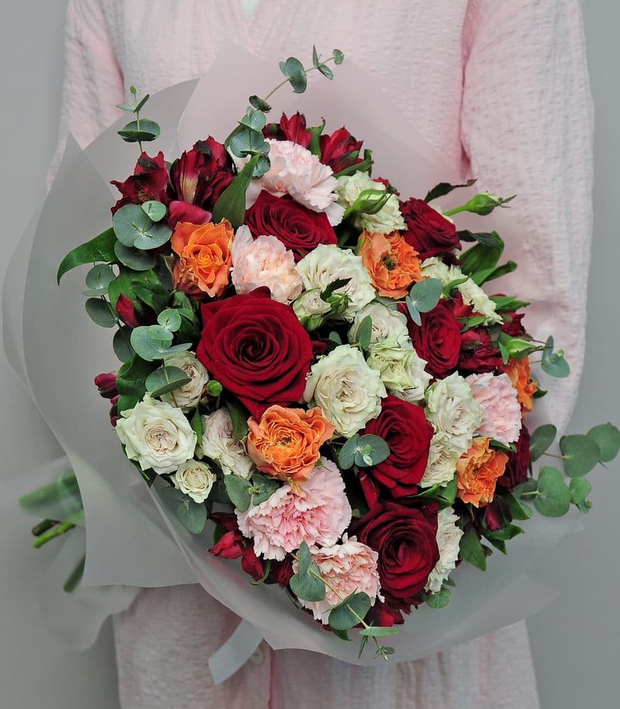Букет из Роз и Диантуса «Роскошный»