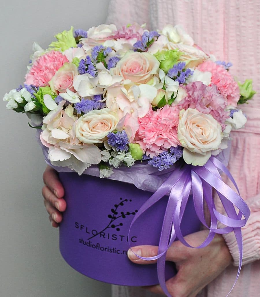 Композиция из Роз «Воздушный» в шляпной коробке