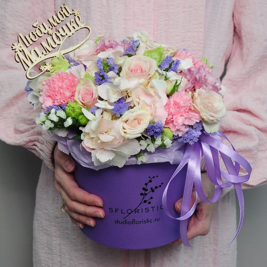 Композиция из Роз «Воздушный» в шляпной коробке