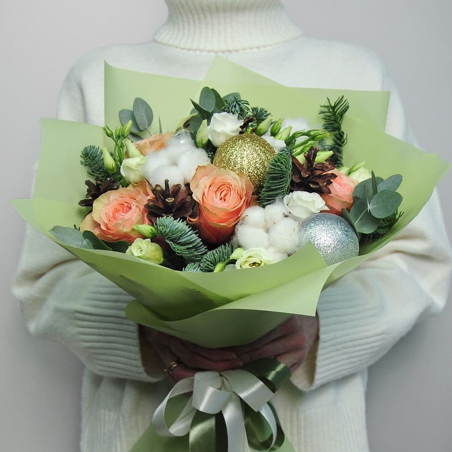Букет Новогодний из Розы, Эустомы, Хлопка «Салатовый»
