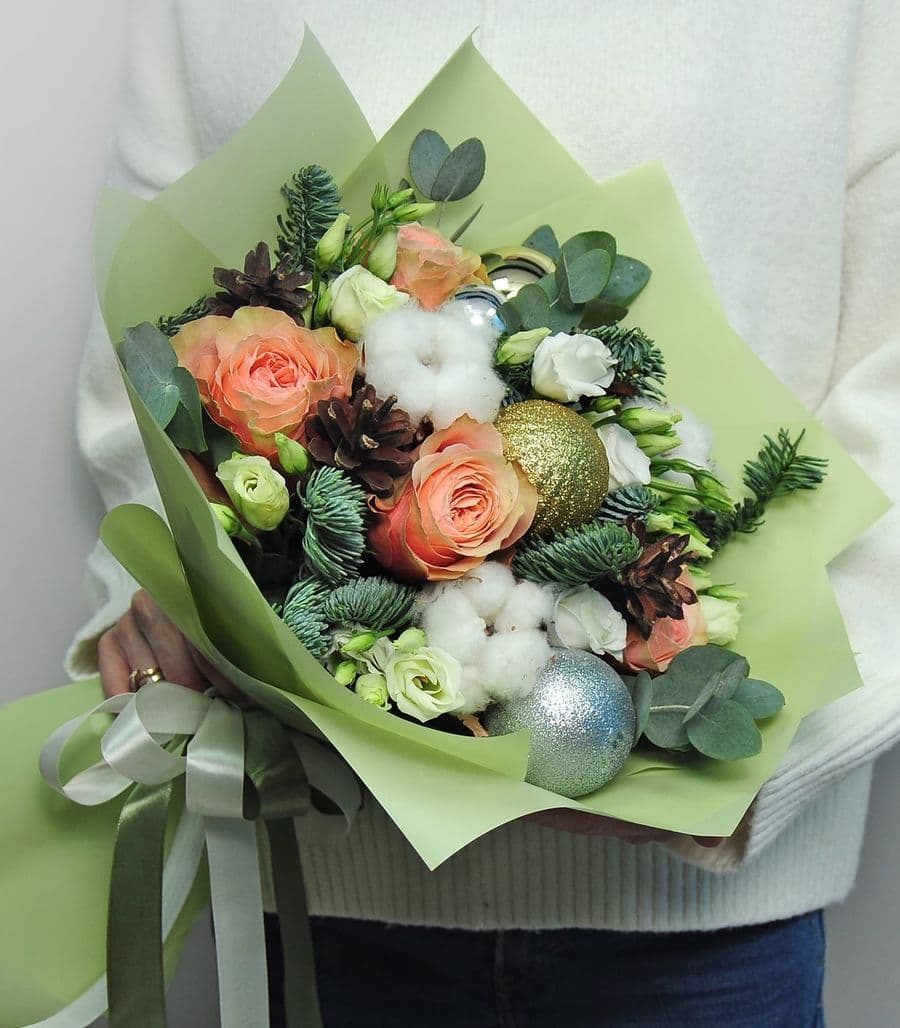 Букет Новогодний из Розы, Эустомы, Хлопка «Салатовый»