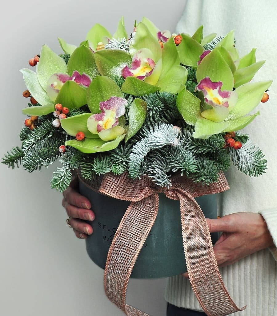 Новогодняя композиция из Нобилиса с Орхидеями «Зеленый сад»