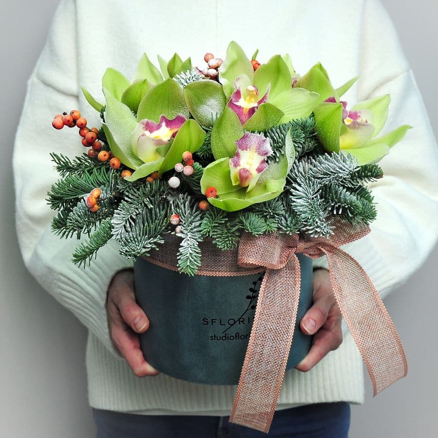 Новогодняя композиция из Нобилиса с Орхидеями «Зеленый сад»