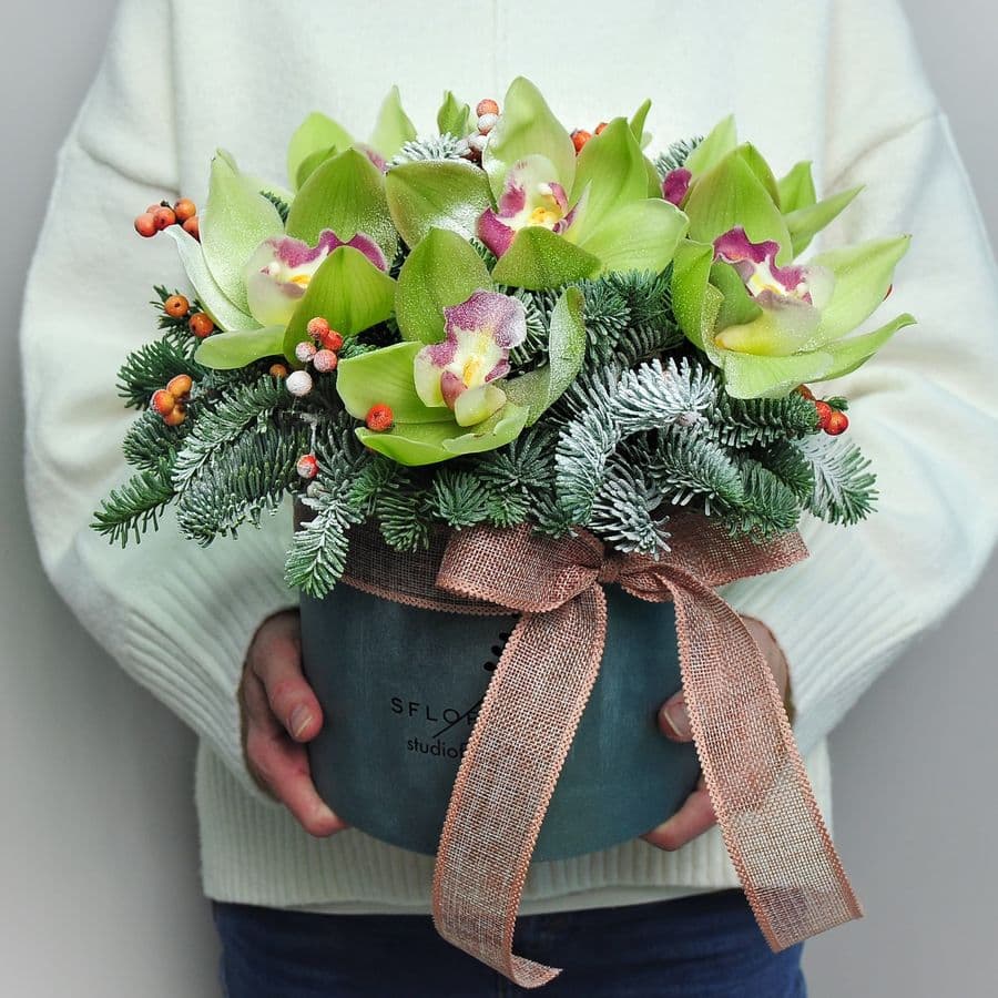 Новогодняя композиция из Нобилиса с Орхидеями «Зеленый сад»