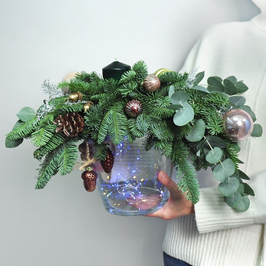 Интерьерная новогодняя композиция из Эвкалипта и Нобилиса «Вечер в лесу»