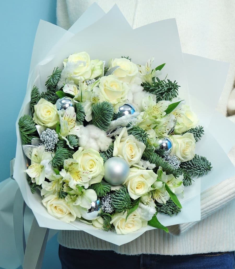 Букет Новогодний из Розы, Альстромерии и Хлопка «Зимнее утро»
