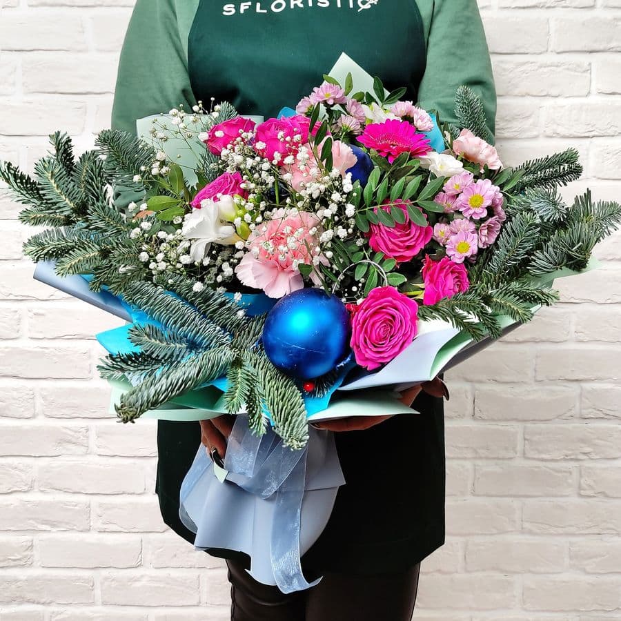 Букет Новогодний из Розы, Фрезии и Хризантемы «Сочельник»