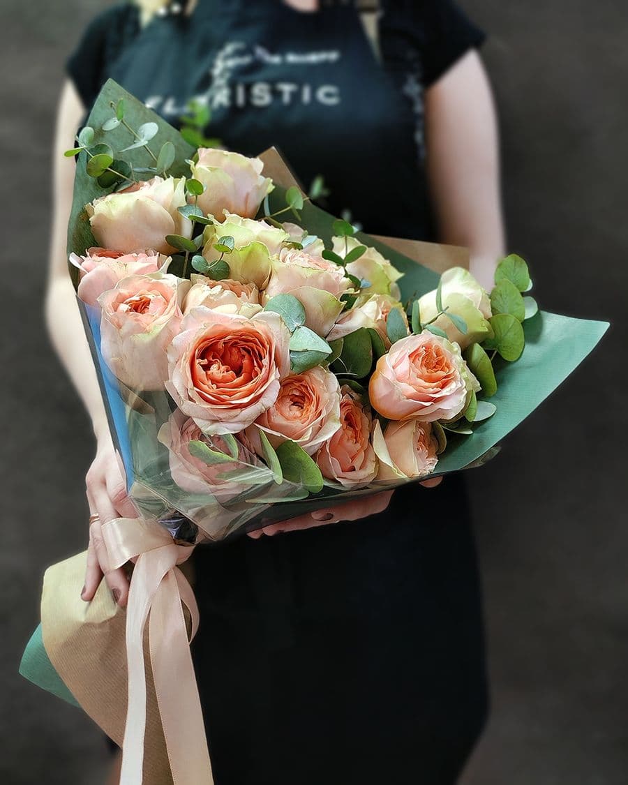 Букет из Пионовидной Розы с Эвкалиптом «Великолепной»