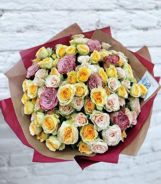 Букет Кустовых Роз микс «Глинтвейн»