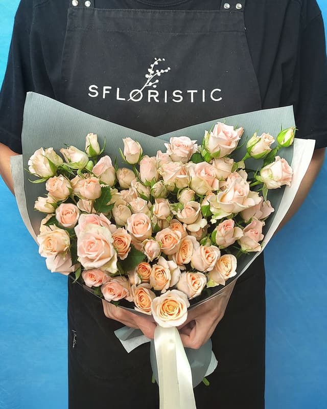 Букет Кустовых Роз «Бесценной»