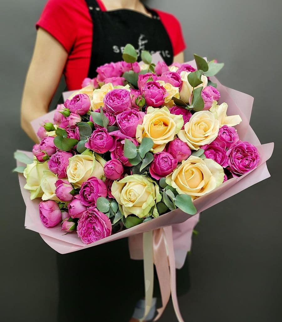 Букет из Мисти Баблс и Персиковой Розы «Спелый персик»