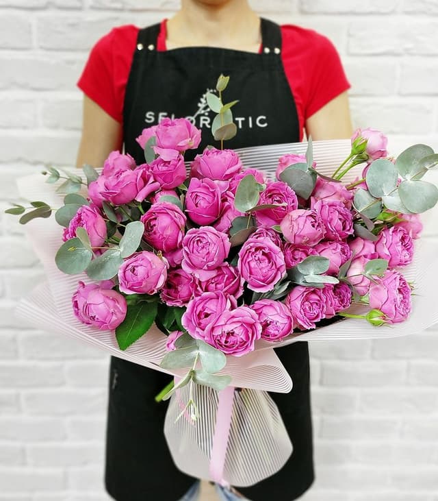 Букет из Роз Мисти Баблс «Обворожительной»