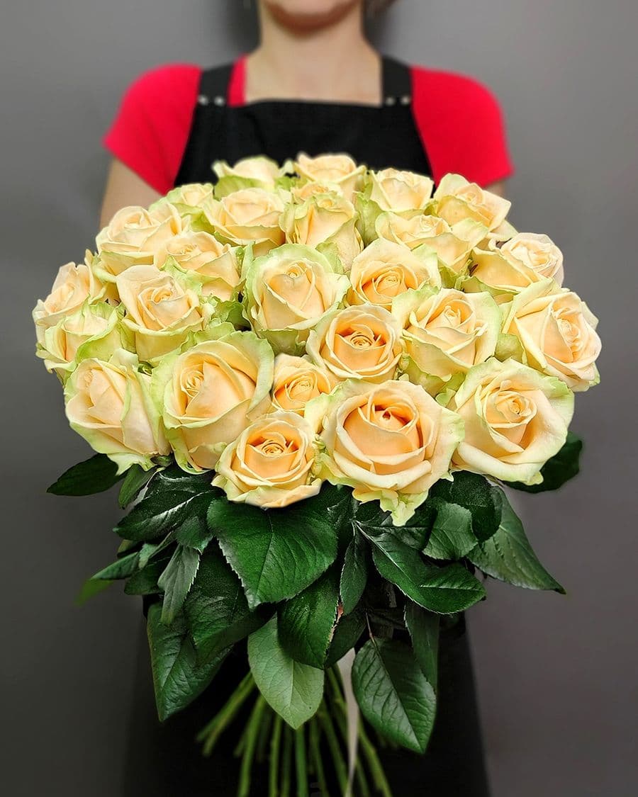 Букет Персиковых Роз 60 см «Грациозной»