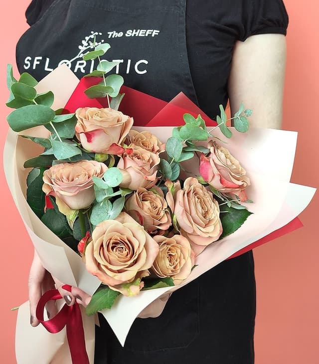 Букет из Розы Капучино 9 шт с эвкалиптом «Романтичной»