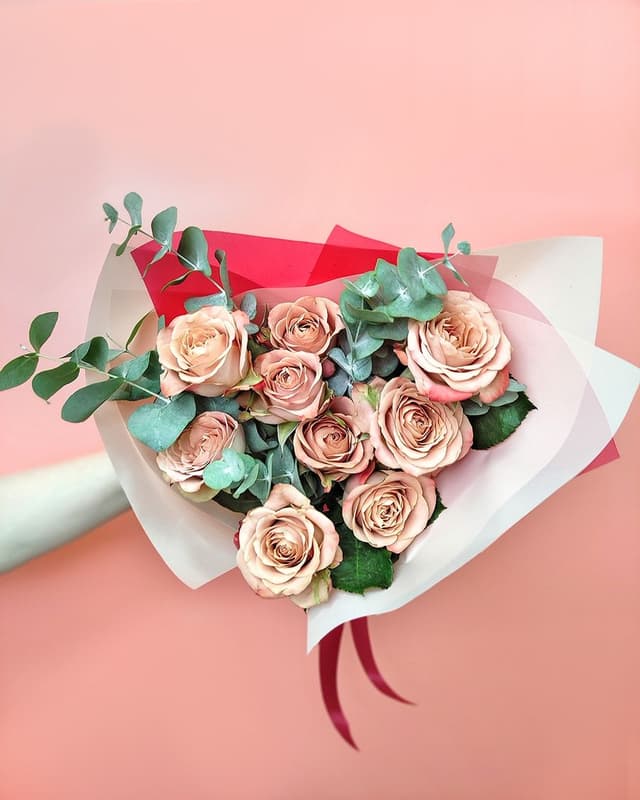 Букет из Розы Капучино 9 шт с эвкалиптом «Романтичной»