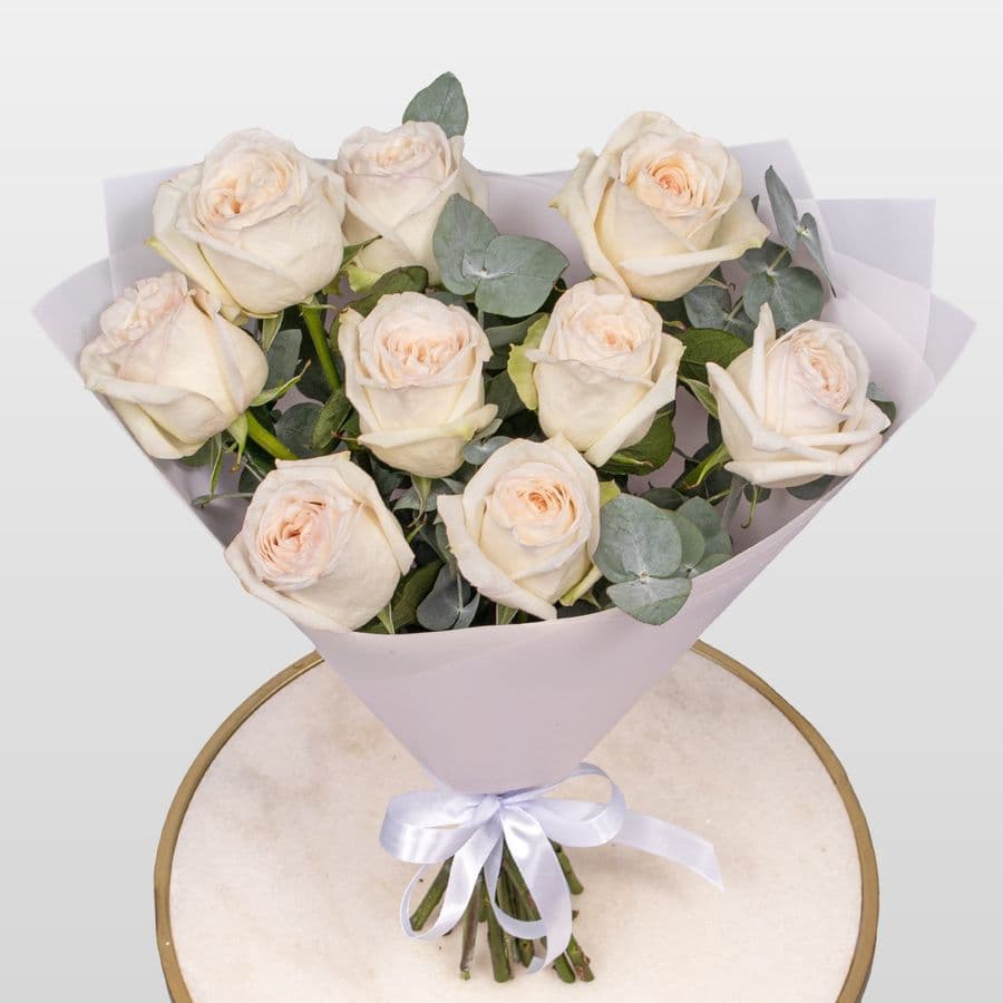 Букет из Розы Вайт ОХара с эвкалиптом «Кокетливой»