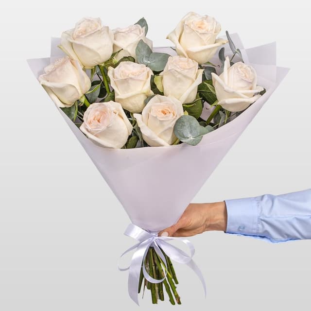 Букет из Розы Вайт ОХара с эвкалиптом «Кокетливой»