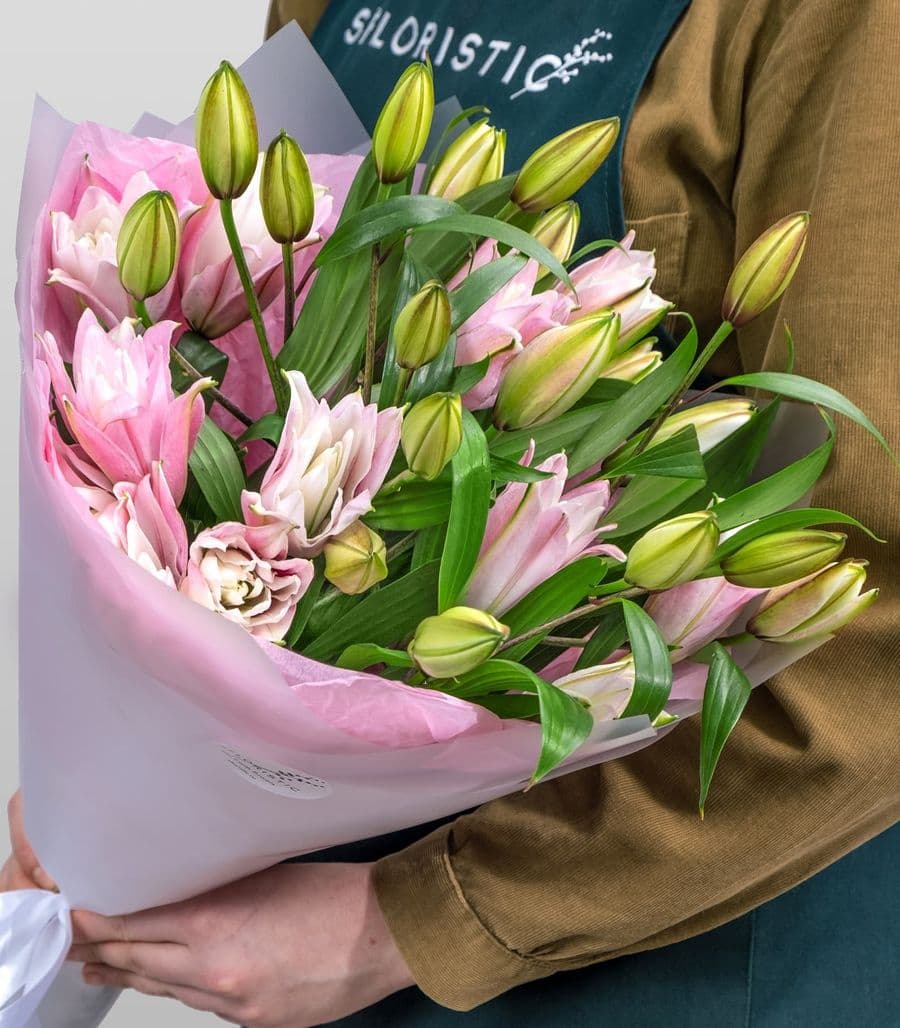 Букет из Розовых лилии 7 шт «Изысканность»