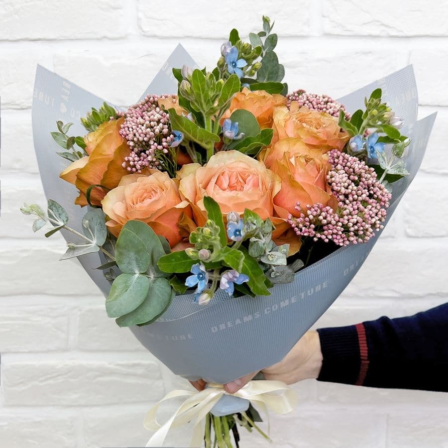 Букет из Розы Кахала и Оксипеталума "Проблеск"