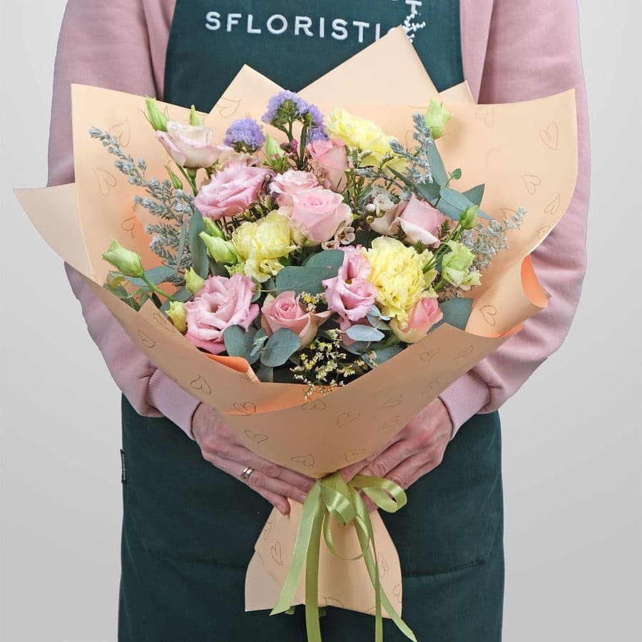 Букет из Роз и Диантуса «Love Story»