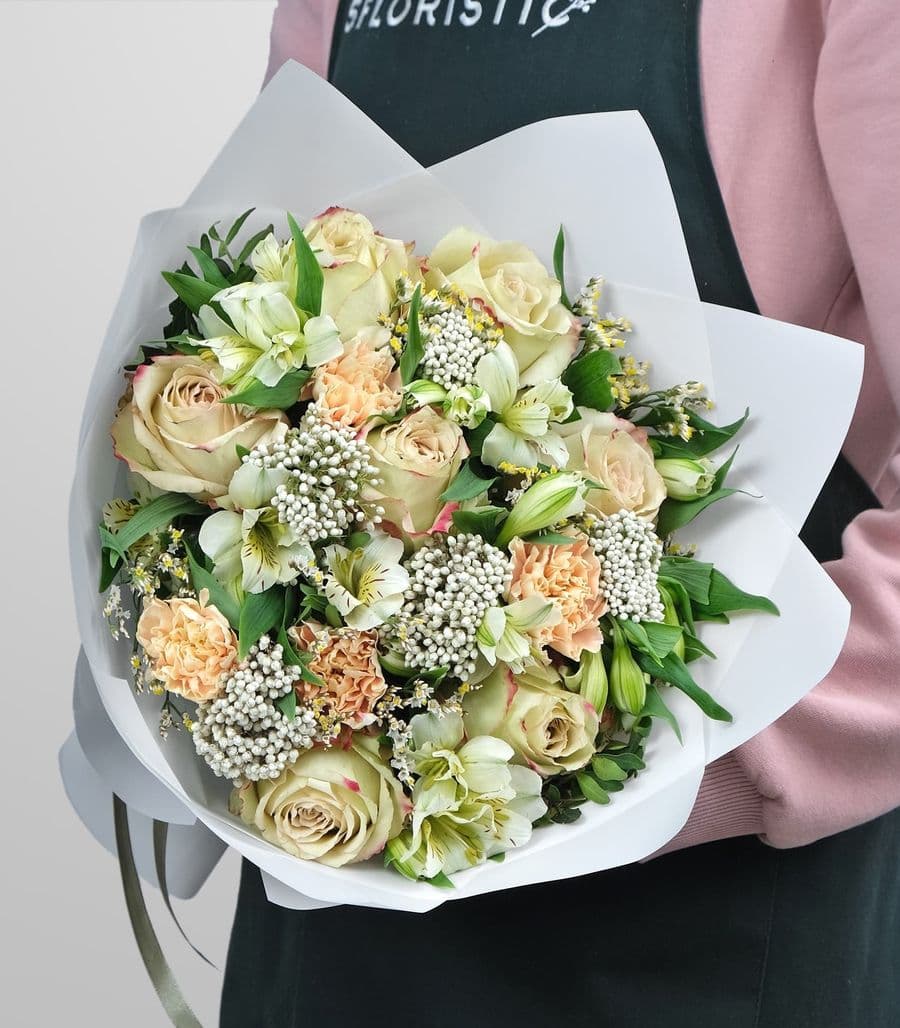 Букет из Роз и Альстромерии «Прелестной»