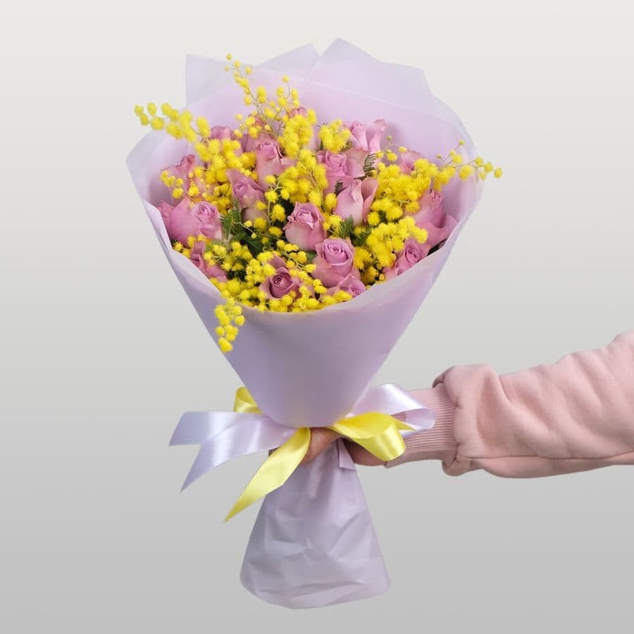 Букет из Роз и Мимозы «Цветущей»