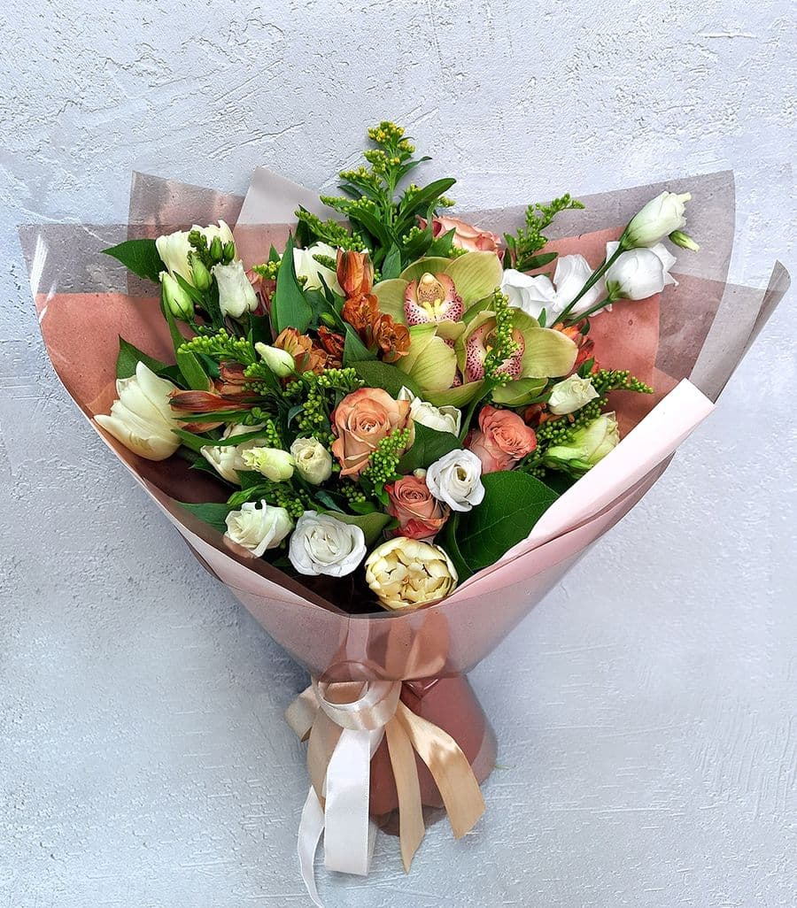 Букет из Роз и Орхидеи «Изысканный комплимент»