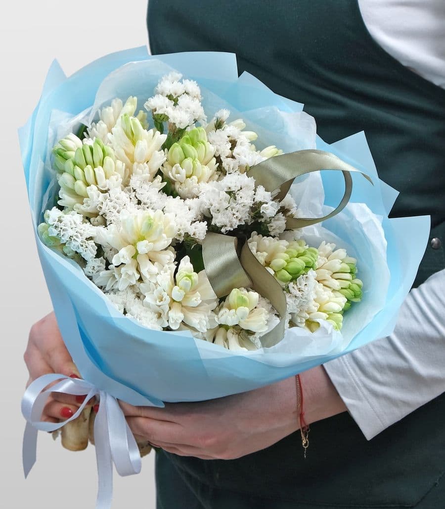 Букет из Гиацинтов и Статицы «Нежные Кружева»