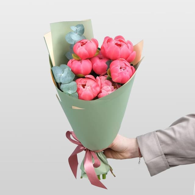 Букет из Пионов 7 шт «Коралловый Шарм»