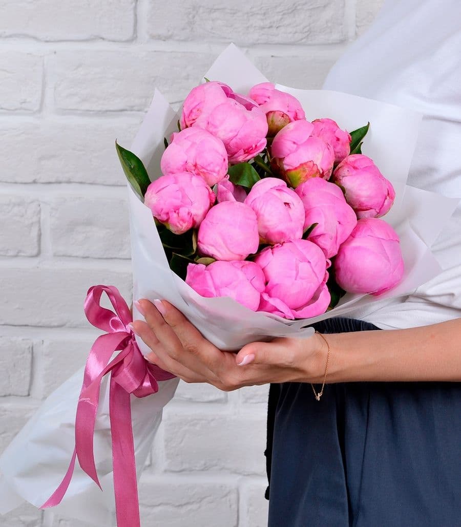 Букет из розовых пионов 13 шт «Розовая страсть»