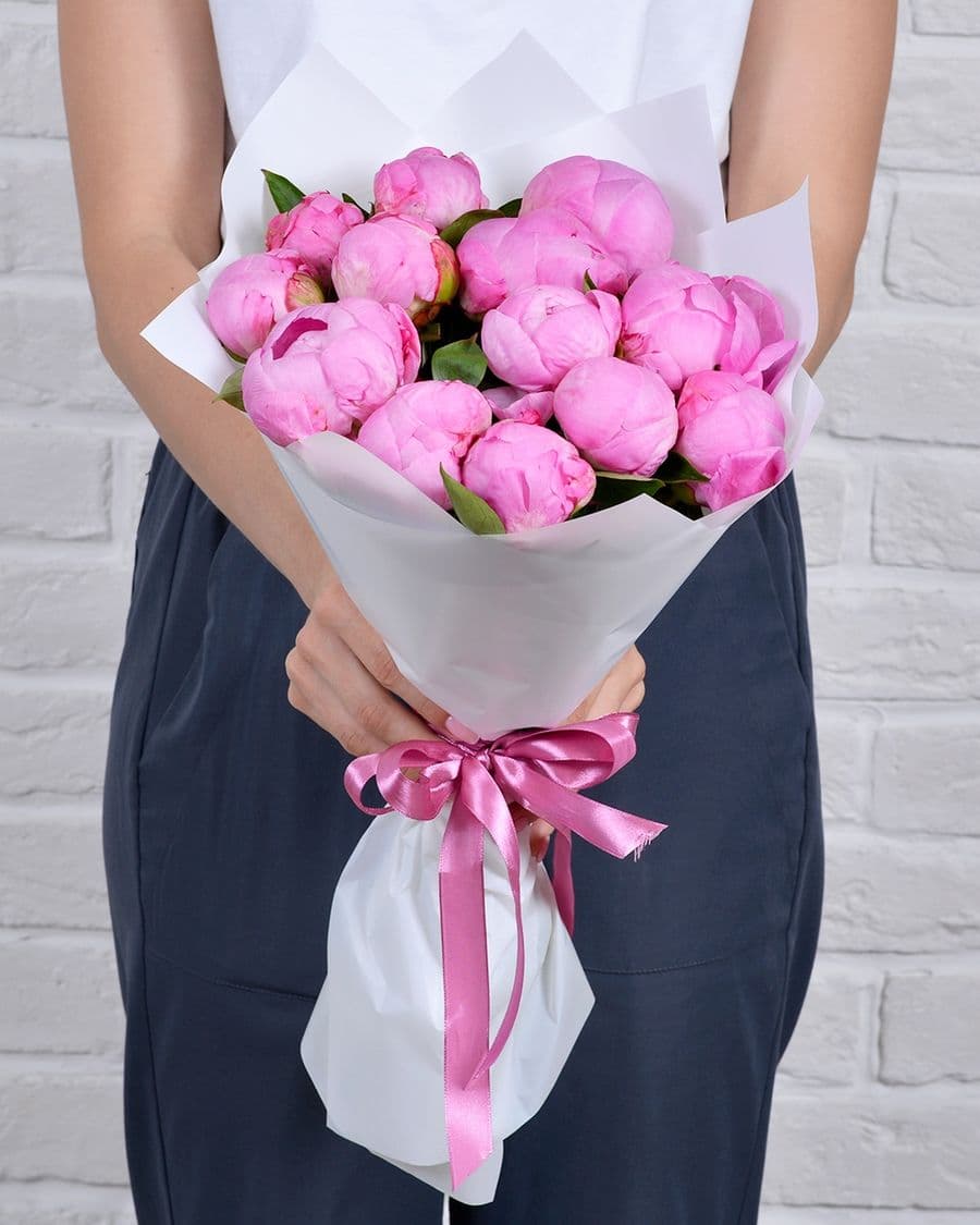 Букет из розовых пионов 13 шт «Розовая страсть»