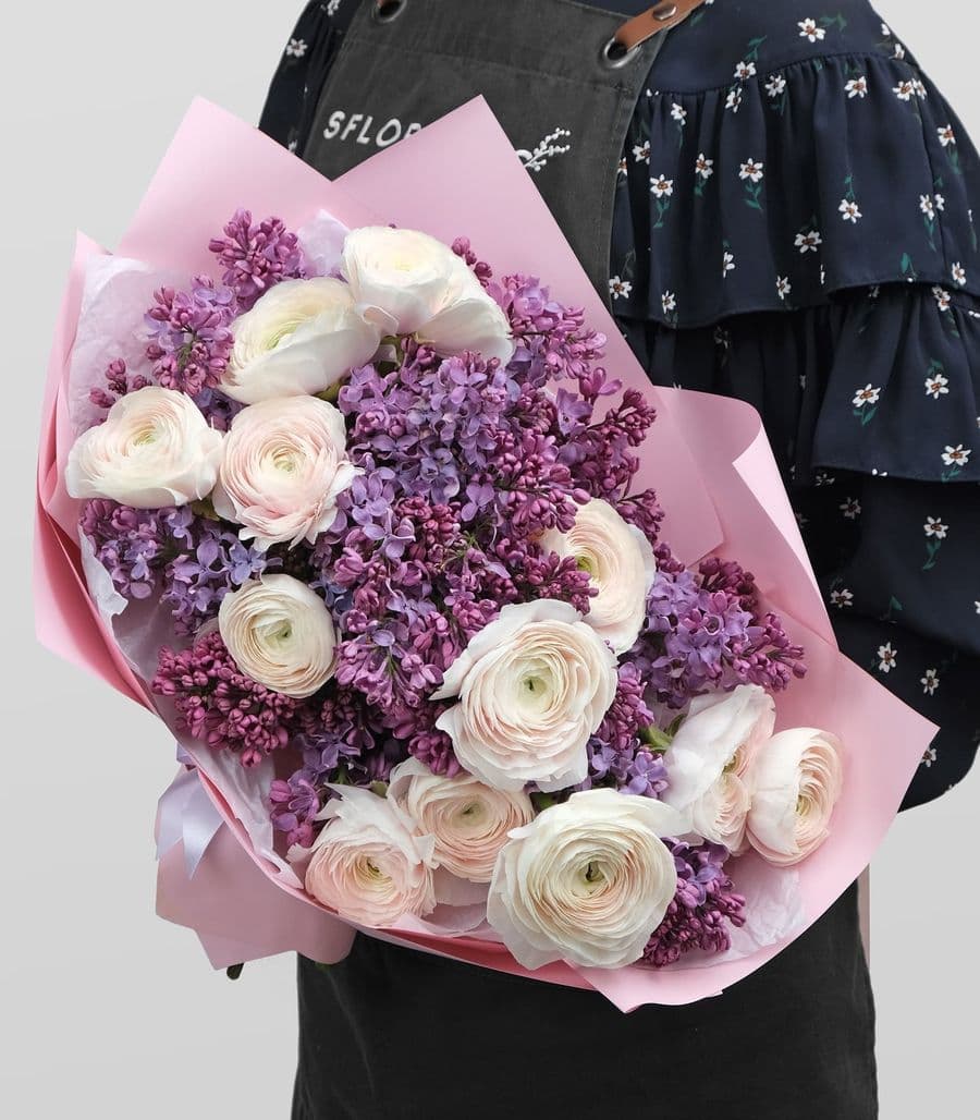 Букет из Сирени и Ранункулюсов «Лютик»