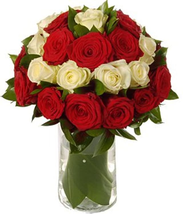 Букет из красных и белых Роз «Английский сад»