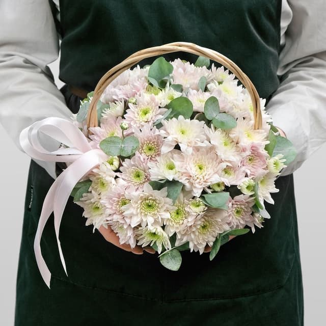 Композиция из Хризантемы 7 шт «Море любви» с эвкалиптом